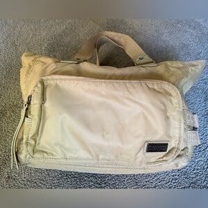 KENNETH COLE REACTION SHOULDER BAG. Tan w/pretty yellow print interior. Pockets!